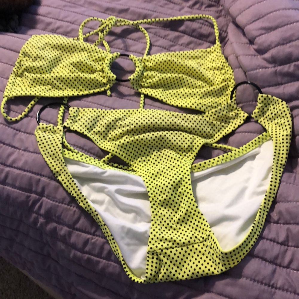 Victoria’s Secret bikini